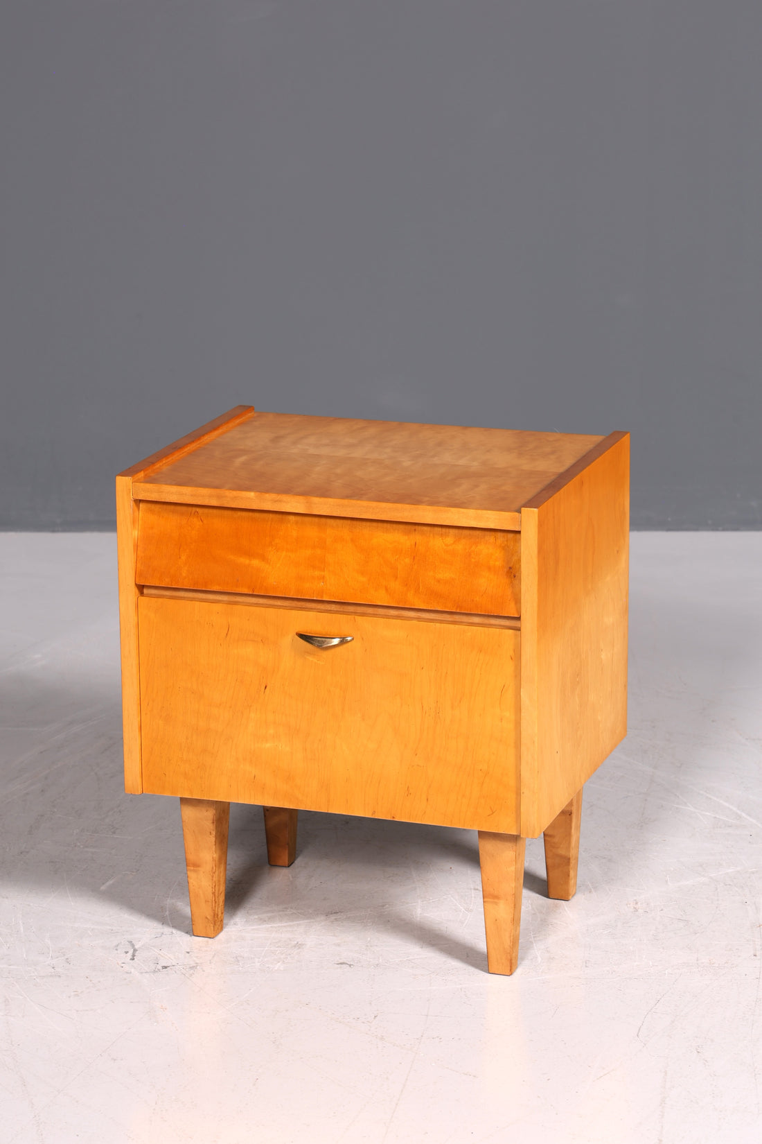 Commode vintage simple du milieu du siècle, meuble pliant, table de chevet de design danois, 1 sur 2