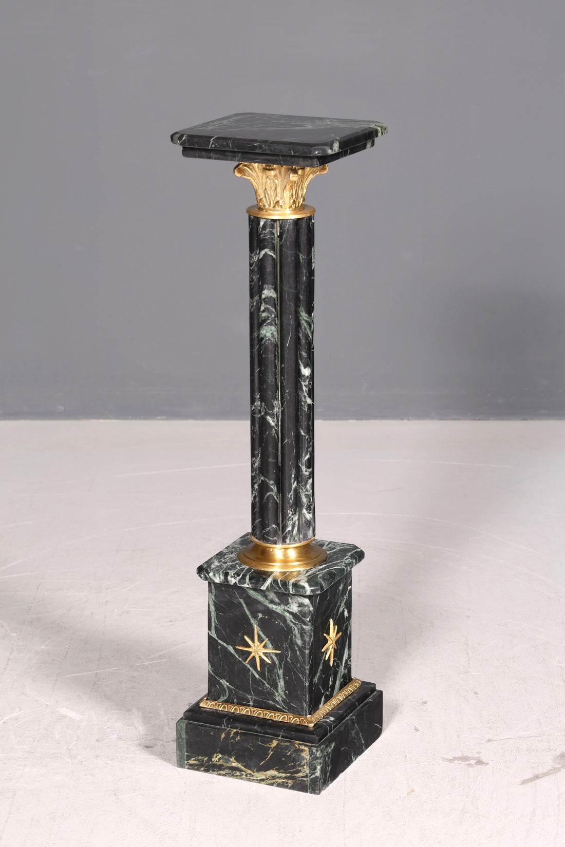 Colonne de style baroque de rêve Louis XV en marbre, colonne à fleurs en pierre naturelle, socle, étagère