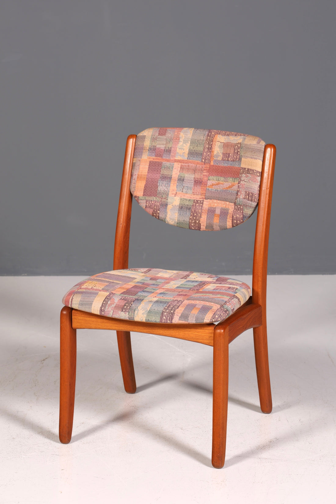 Chaise simple de style Mid-Century, chaise de salle à manger rétro, chaise de cuisine design danois, chaise de secrétaire en teck, 2 sur 2