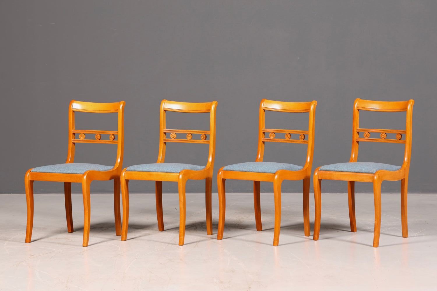Edles 4er-Set Englische Esszimmerstühle Dining Chairs Antik 60er Jahre Küchenstühle Stuhlset neu bezogen