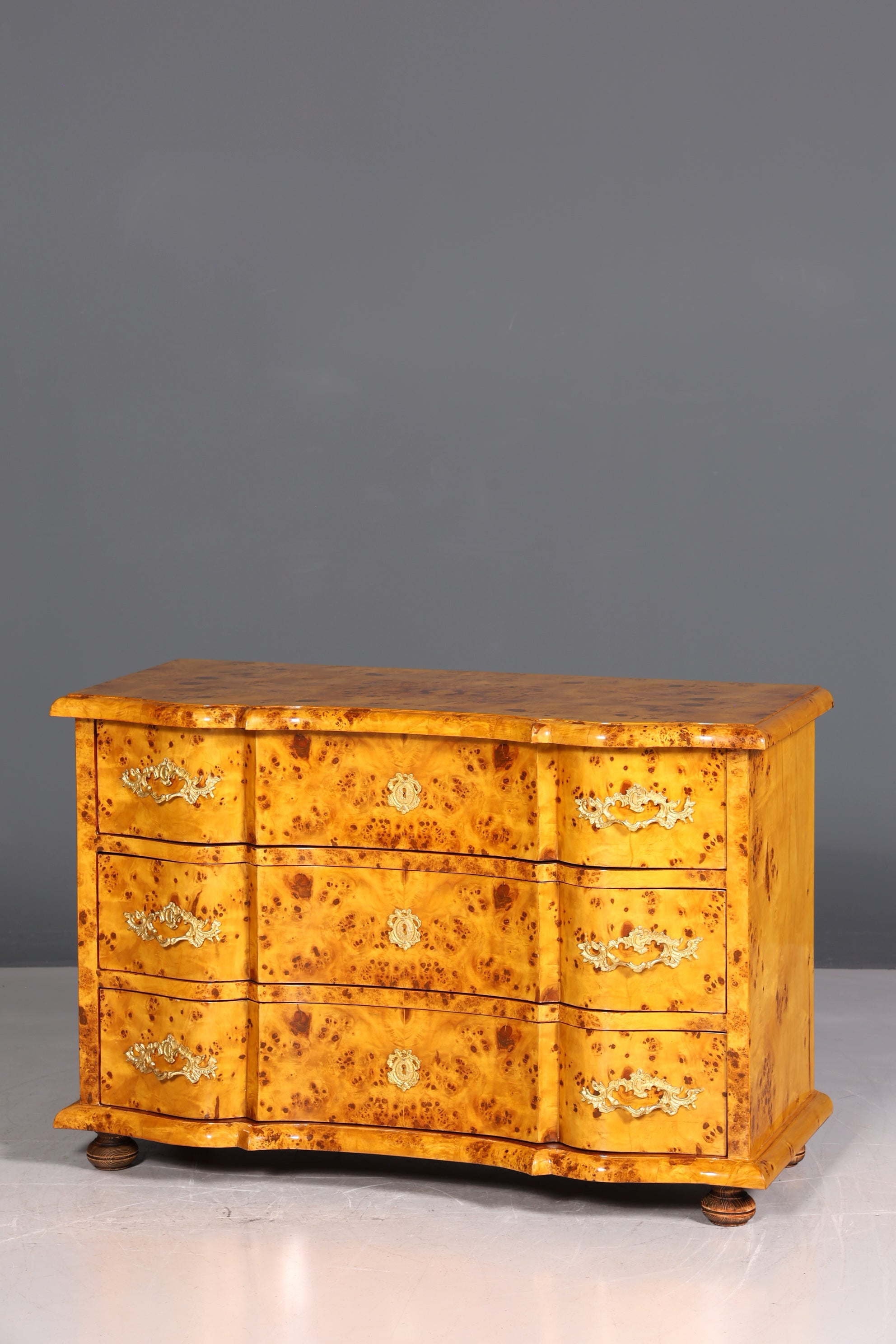 Buffet de style baroque royal, commode de style Louis XVI, commode de style ancien