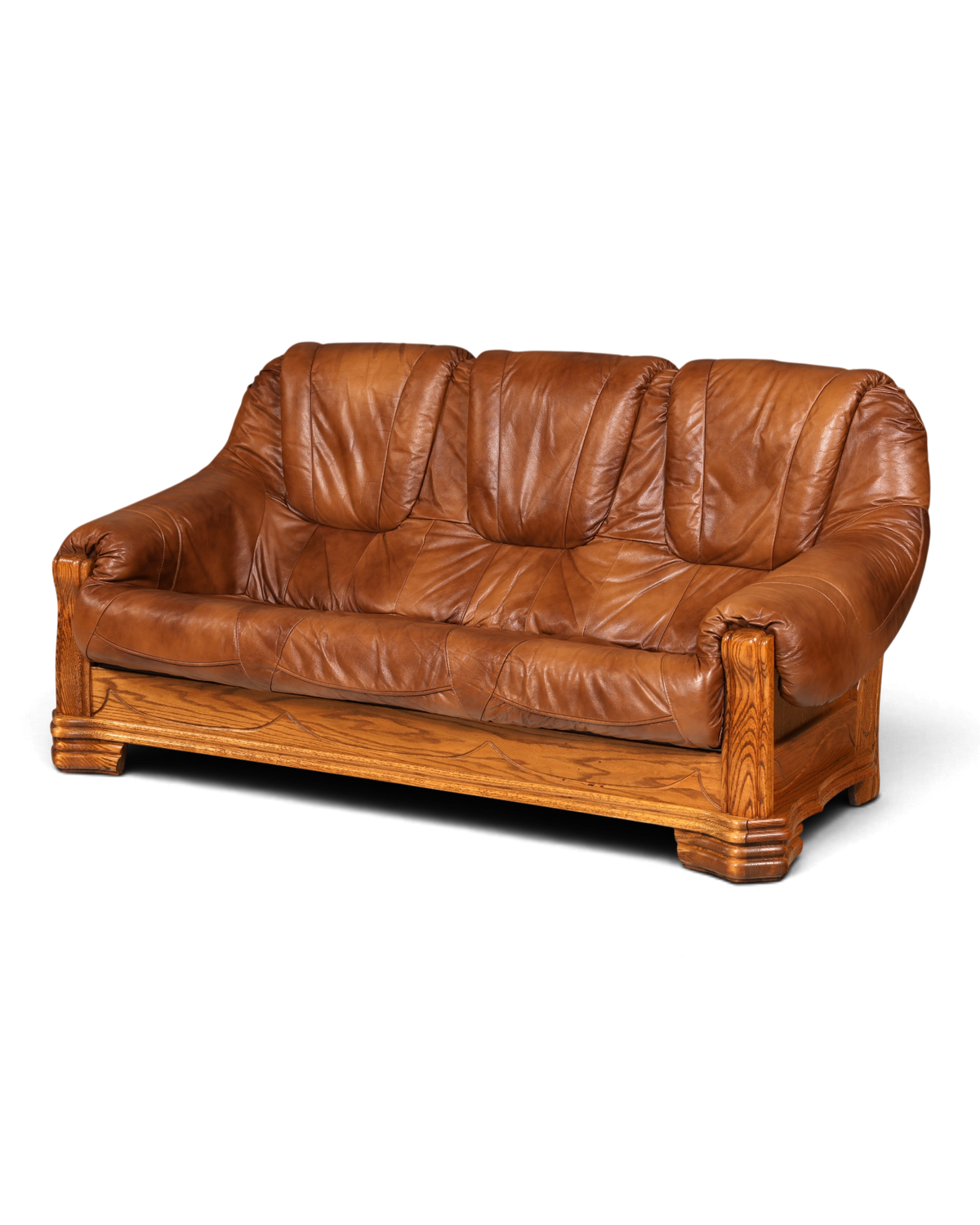 Hauptstadt Möblerei 3-Sitzer Ledercouch in Cognac mit rustikalem Eichenholz-Gestell im Landhausstil