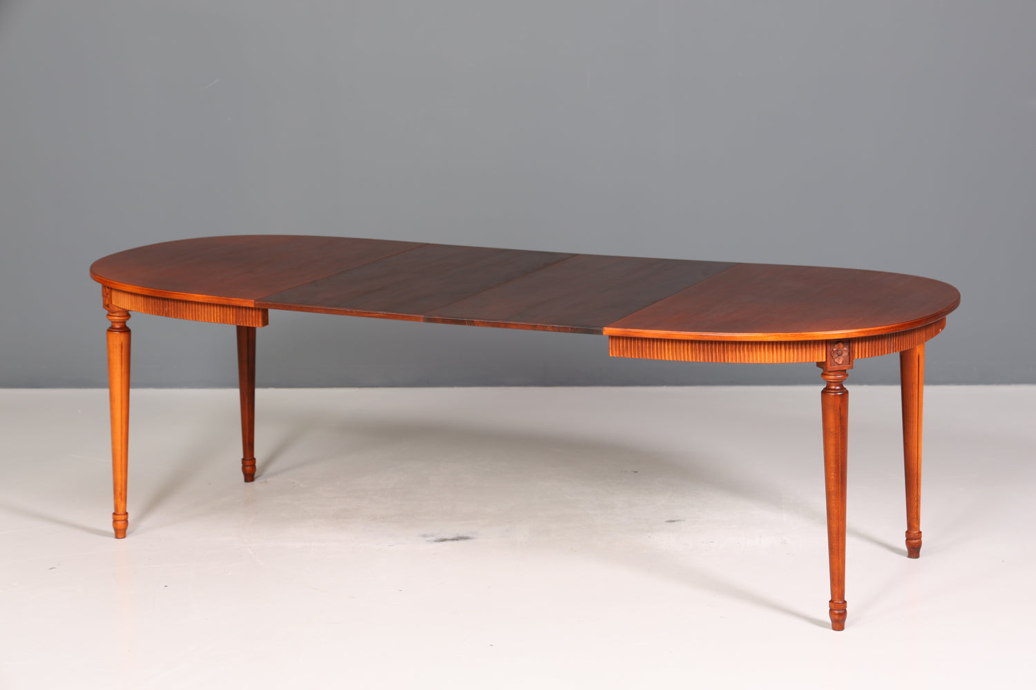 Wunderschöner Tisch im Gustavianischer Stil Küchentisch ausziehbar Antik Stil Esszimmer Tisch