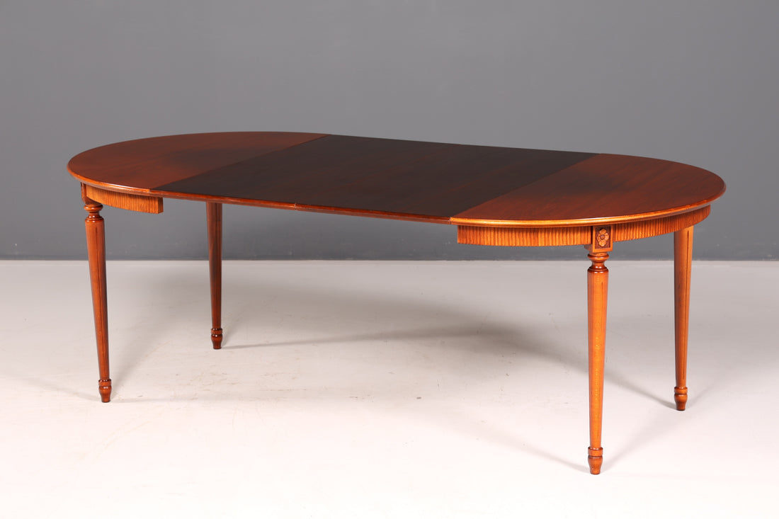 Beautiful Gustavian-Style Table Extendable Kitchen Table Dining Room Table Round Vintage