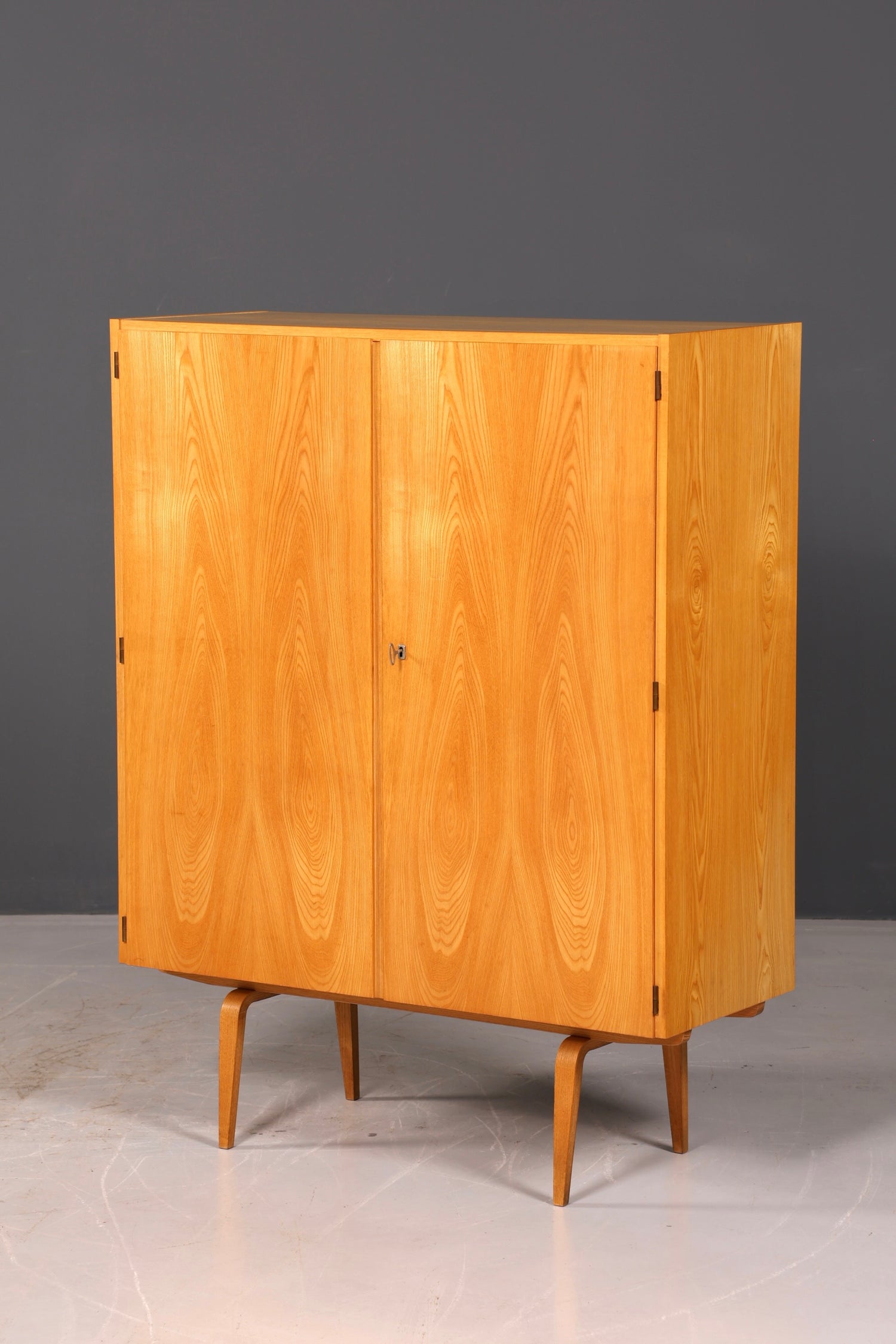 Wunderschöner Hellerau Schrank Modell 427 Mid Century Vintage Aktenschrank Highboard Vertiko Wäscheschrank