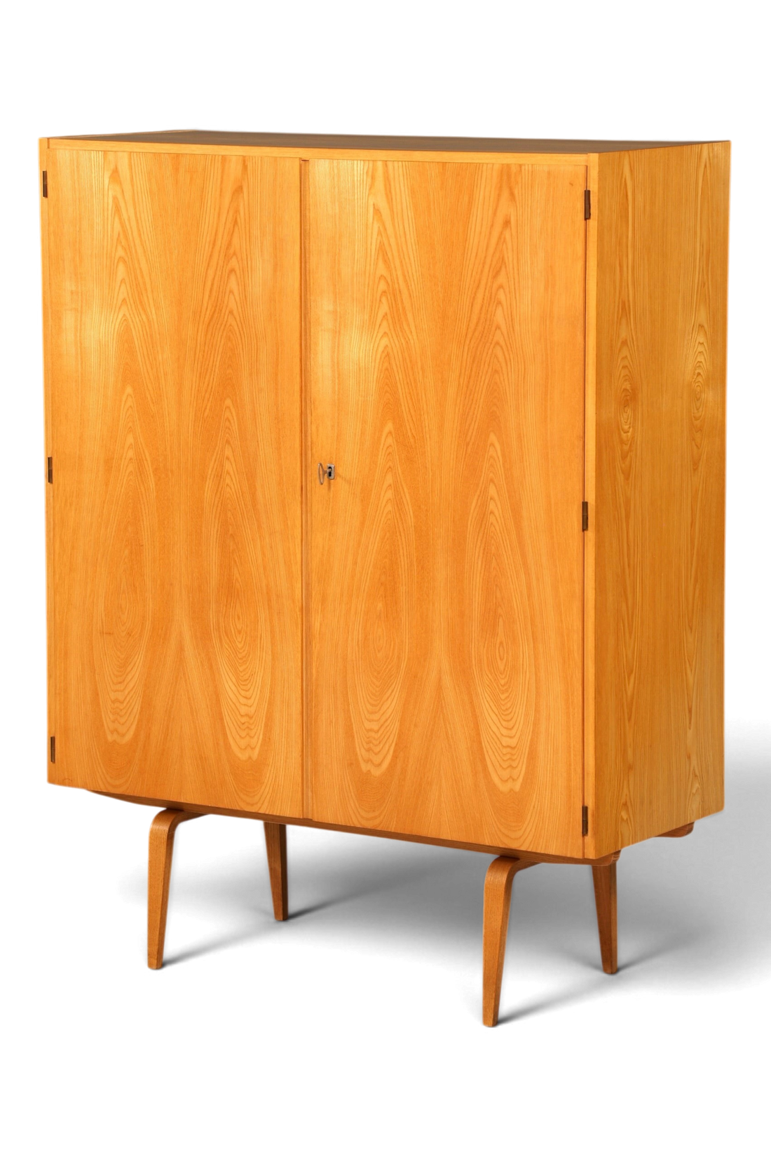 Hauptstadt Möblerei Hellerau Schrank Modell 427 aus hellem Echtholz mit gespiegelter Maserung im Mid-Century-Design