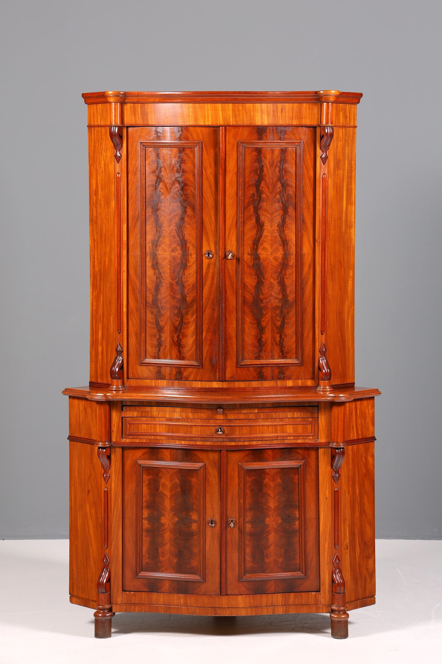 Traumhafter Louis Philippe Eckschrank Antik Gründerzeit Schrank um 1880