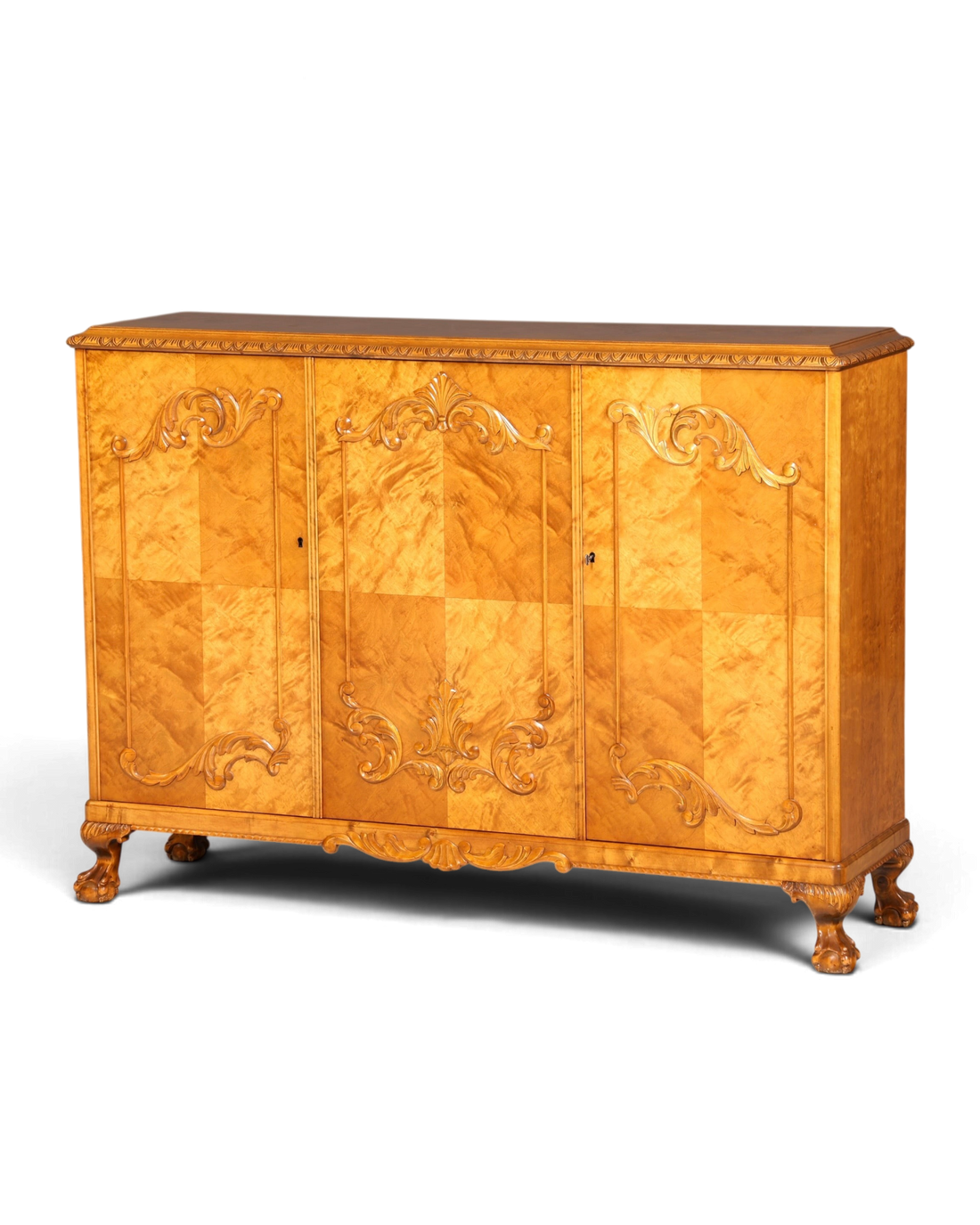 Hauptstadt Möblerei Chippendale Highboard aus massivem Holz mit aufwendigen Schnitzereien und warmer Maserung