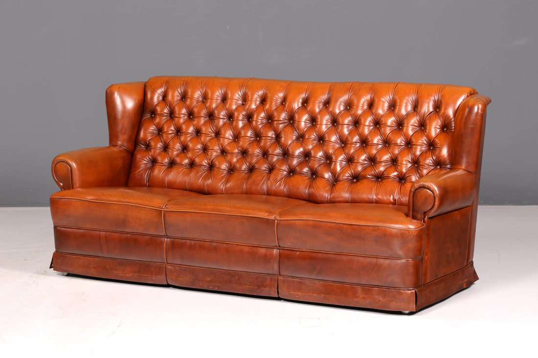 Magnifique canapé Chesterfield original 3 places en cuir véritable couleur cognac, canapé anglais en cuir vintage