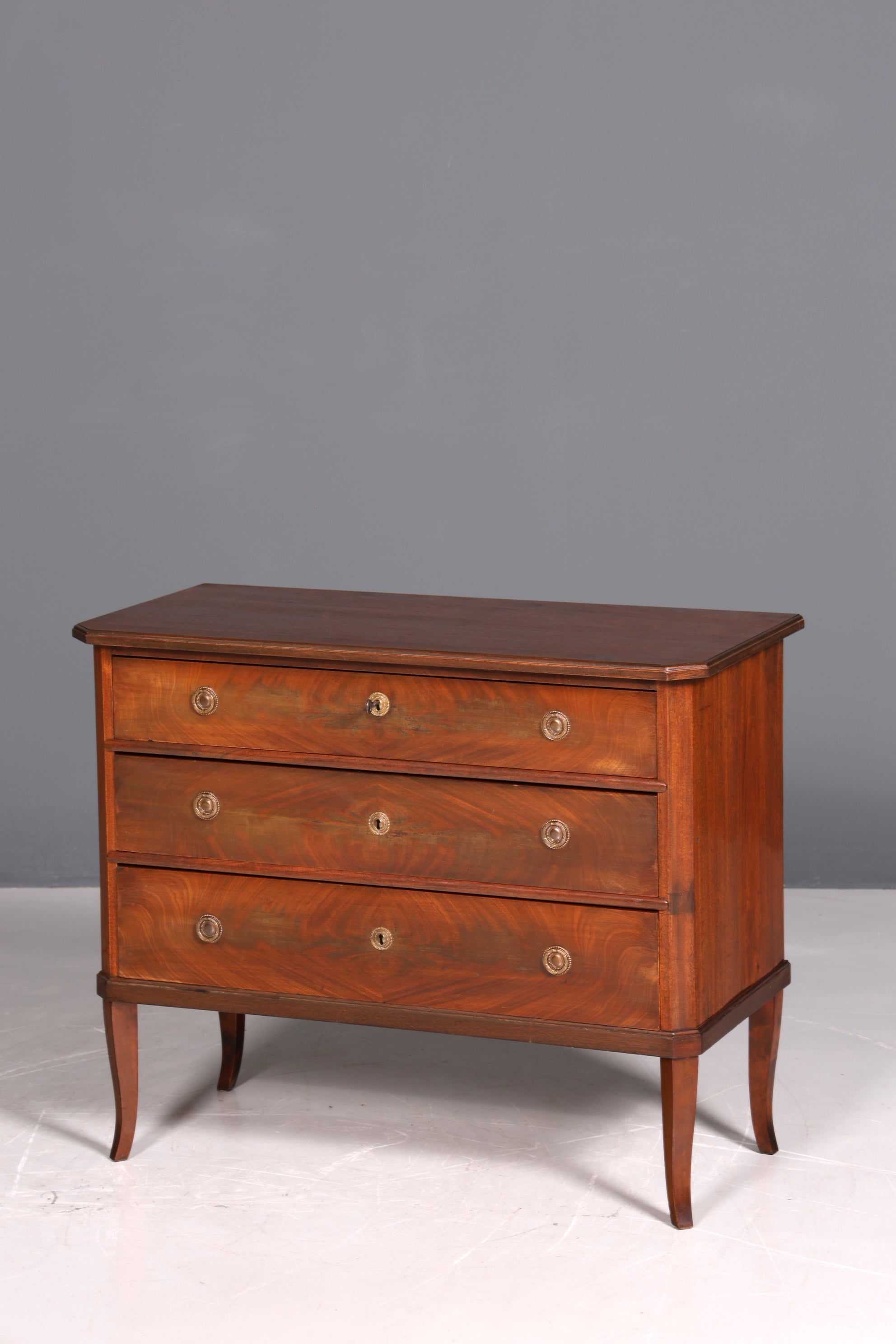 Magnifique commode de style gustavien, en bois véritable, commode en lin de style anglais