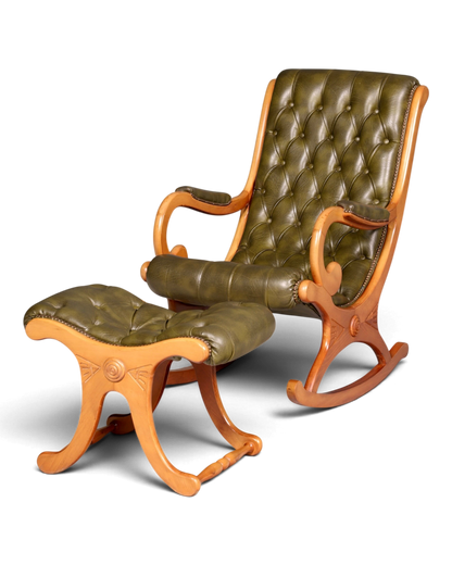 Hauptstadt Möblerei H903 Schaukelstuhl mit Fußhocker aus olivgrünem Leder und hellem Holz im Chesterfield-Stil