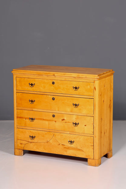 Élégante commode antique en bois tendre, commode à tiroirs, garnitures en laiton, bois massif vintage