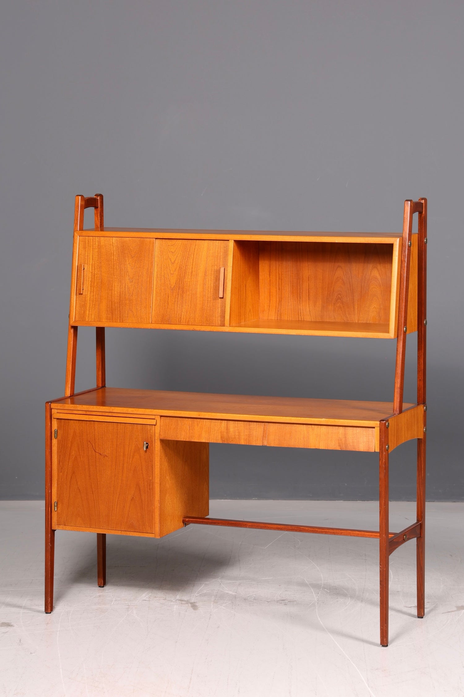 Wunderschöner Mid Century Schreibtisch mit Regalaufsatz Teak Danish Design Bürotisch Vintage 60s