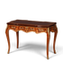 Hauptstadt Möblerei Schreibtisch im Louis XV Stil aus Massivholz mit Messingbeschlägen und Intarsien