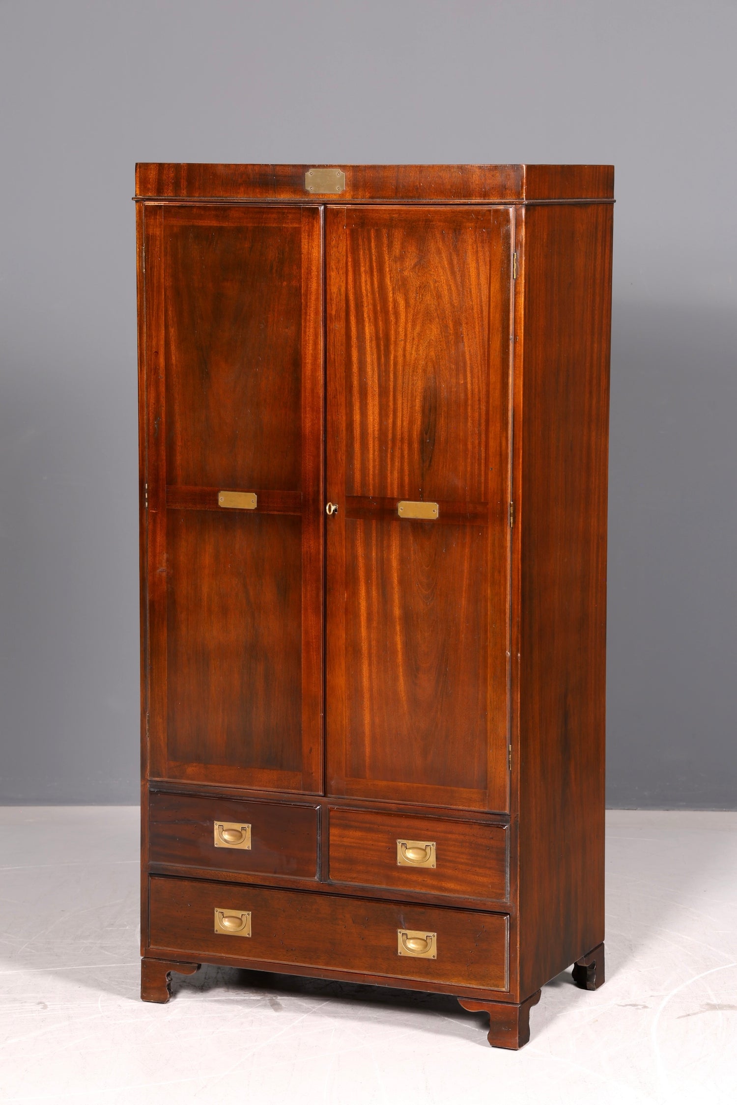Beeindruckender Maritimer Kleiderschrank Wäscheschrank Englischer Schiffs Dielenschrank Military Kolonial Antik Vintage