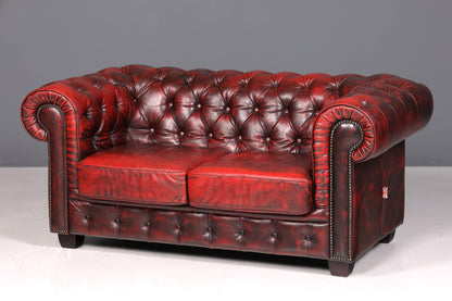 Magnifique canapé Chesterfield original 2 places, cuir anglais bordeaux, 1 sur 2