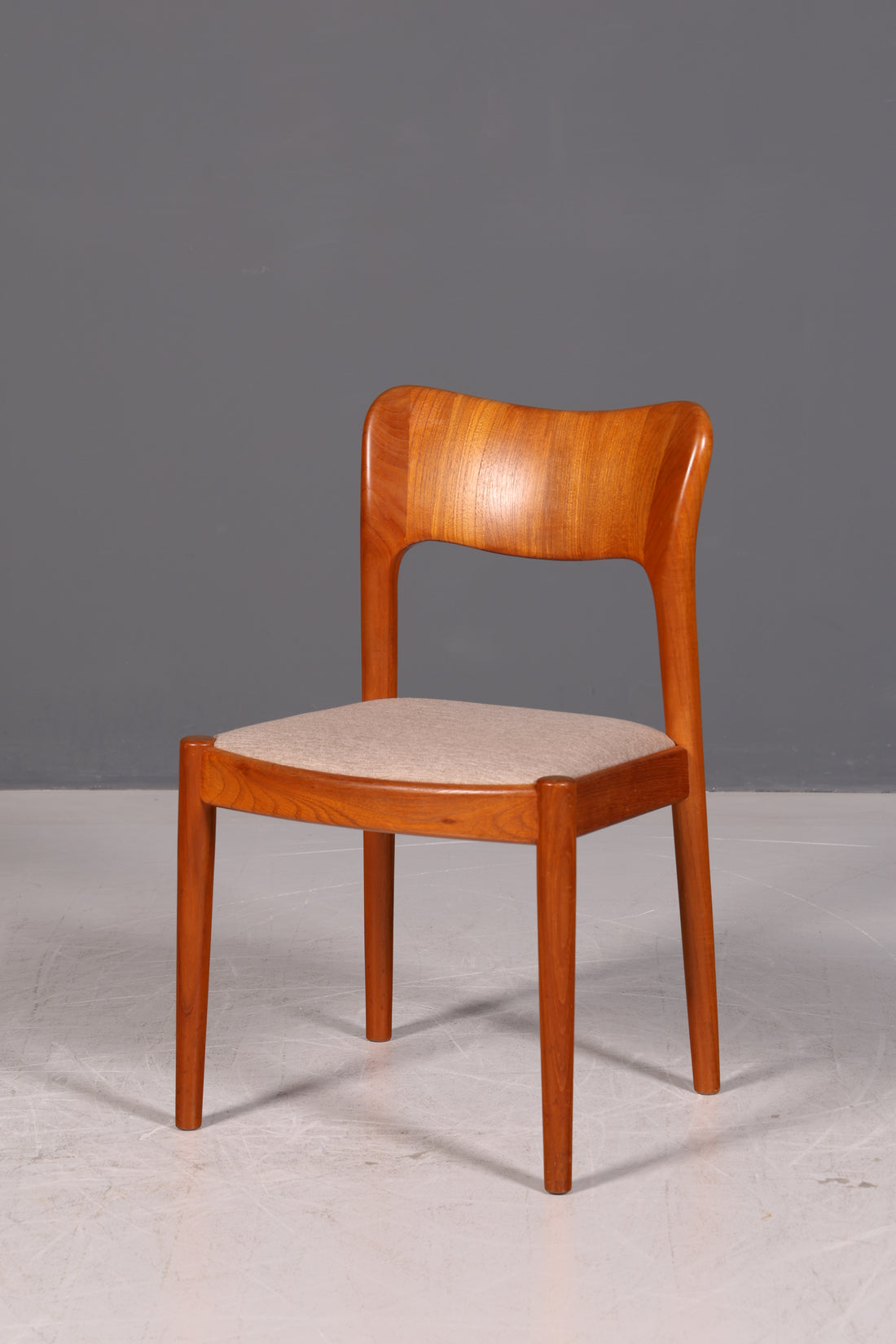 Chaise Mid Century élégante de la marque Niels Koefoed, modèle Koefoeds Hornslet 177, teck, design danois, chaise de salle à manger, chaise de cuisine vintage  
