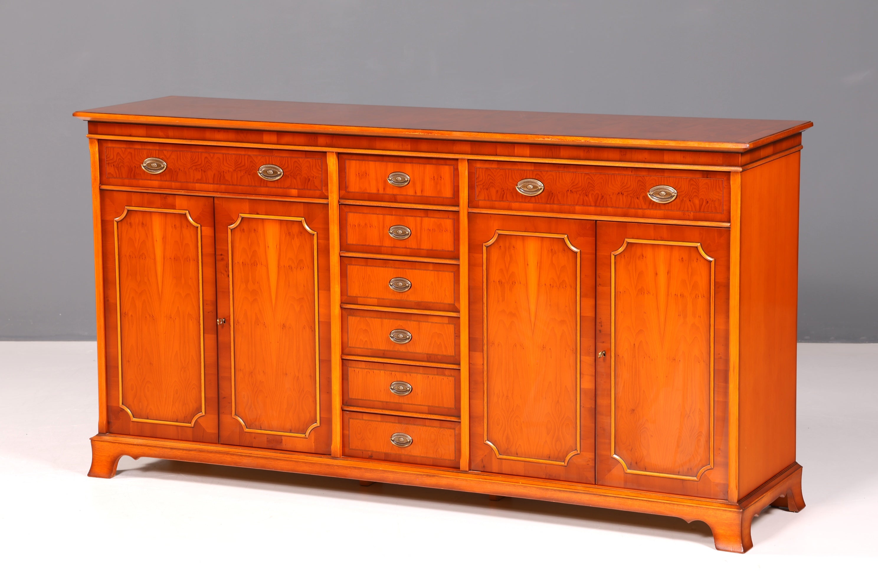 Traumhafter Original Heldense Schrank Englische Eibe Sideboard Echt Holz Antik 60s