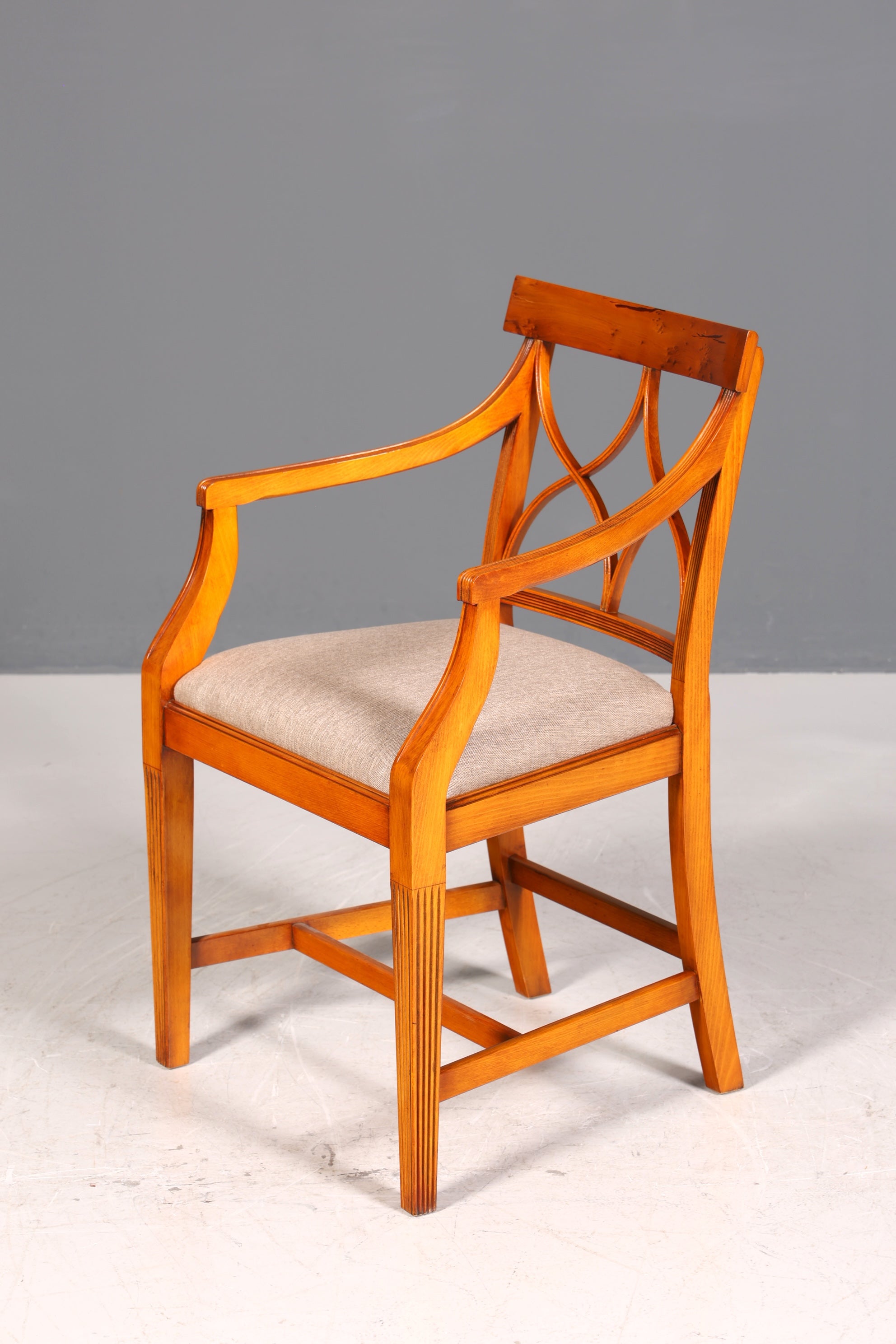 Wunderschöner Bevan Funell Stuhl Armlehnstuhl Englischer Eibe Reprodux Antik Sekretär Stuhl UK Polsterstuhl 1 von 2