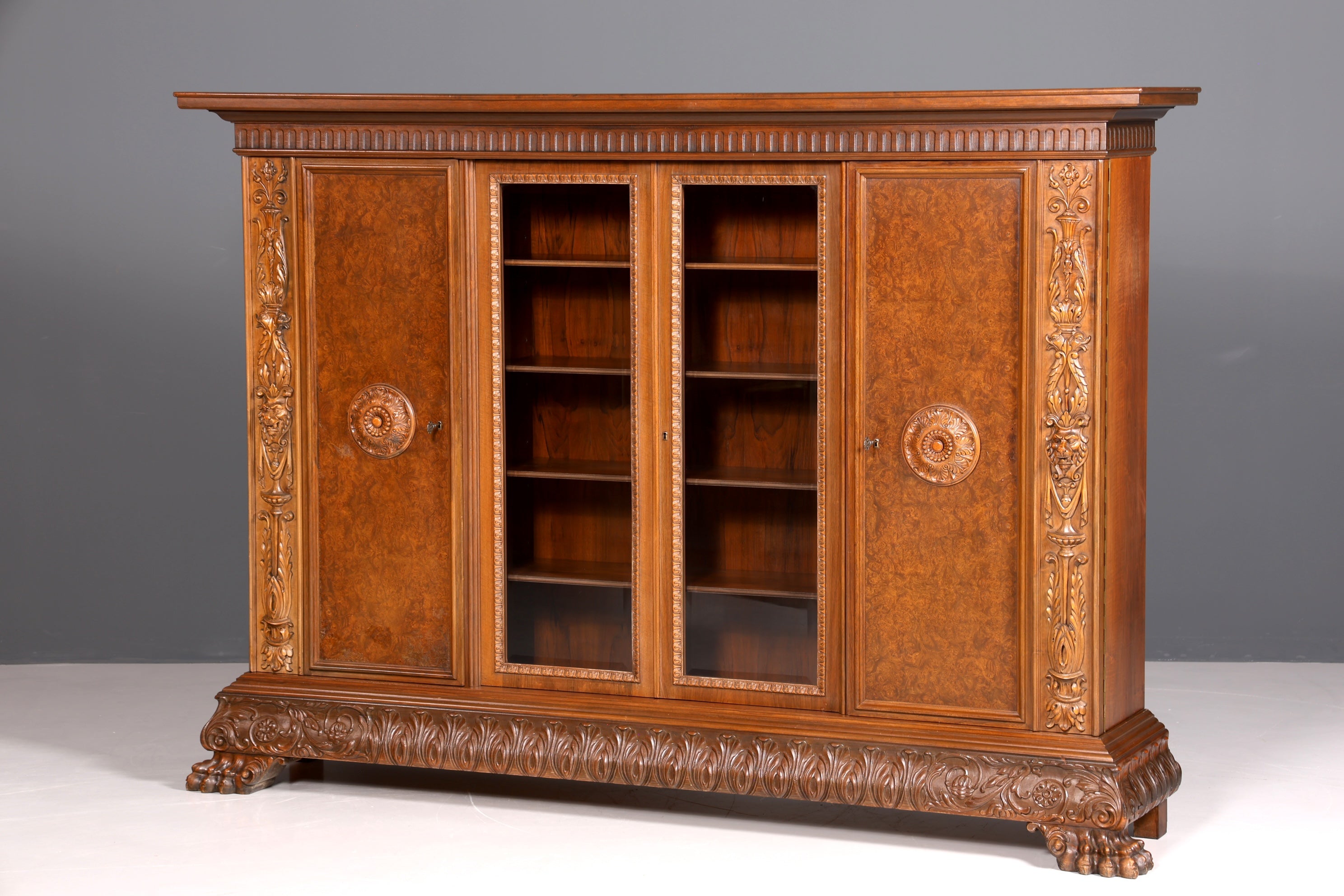 Bibliothèque néo-renaissance XXL onirique, vitrine ancienne, bureau de gentleman, buffet Gründerzeit, armoire, étagère, bureau