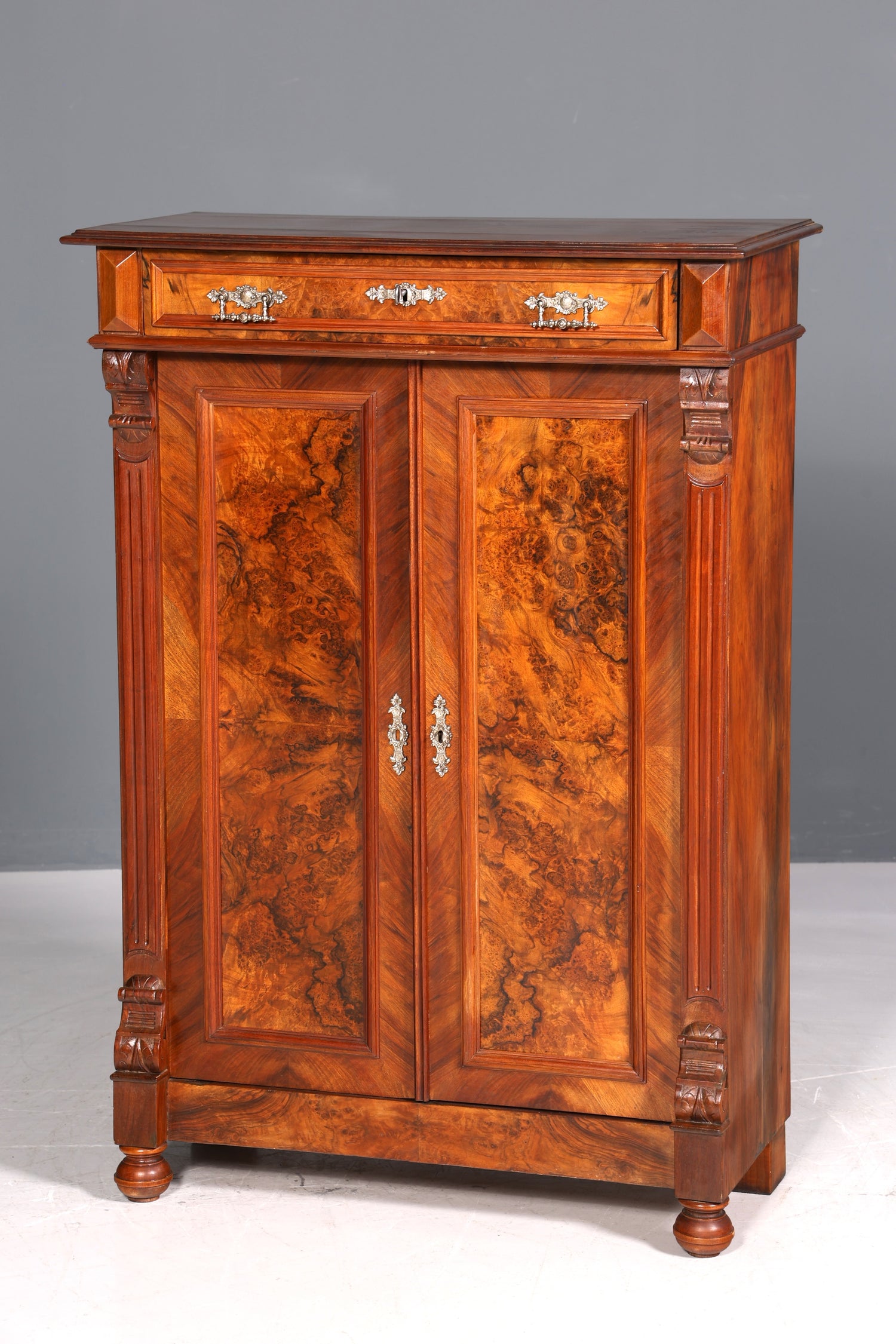 Magnifique meuble vertiko de style Art nouveau, datant de la fin du XIXe siècle (Gründerzeit).