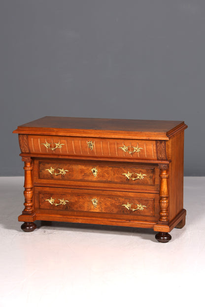 Élégante commode Gründerzeit (fin du XIXe siècle), style Louis Philippe, en noyer, buffet, vers 1880.