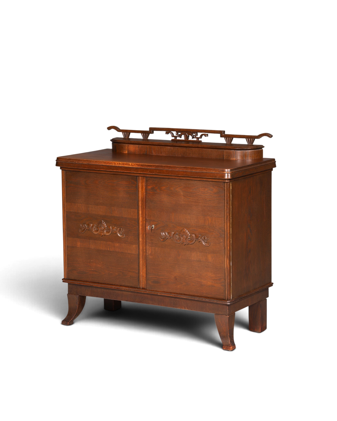 Hauptstadt Möblerei Jugendstil Sideboard aus massiver Eiche mit dekorativen Schnitzereien und antikem Design