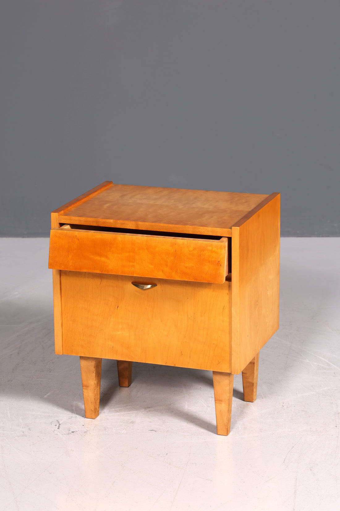Commode vintage simple du milieu du siècle, meuble pliant, table de chevet de design danois, 1 sur 2