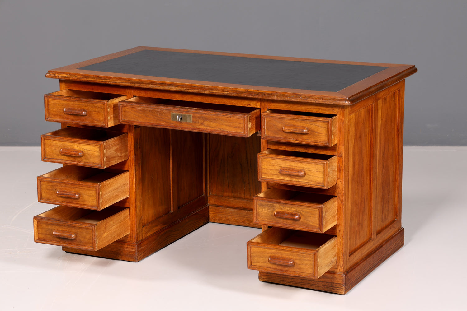 Magnifique bureau de style Bauhaus et Art déco, table de bureau en chêne antique vintage