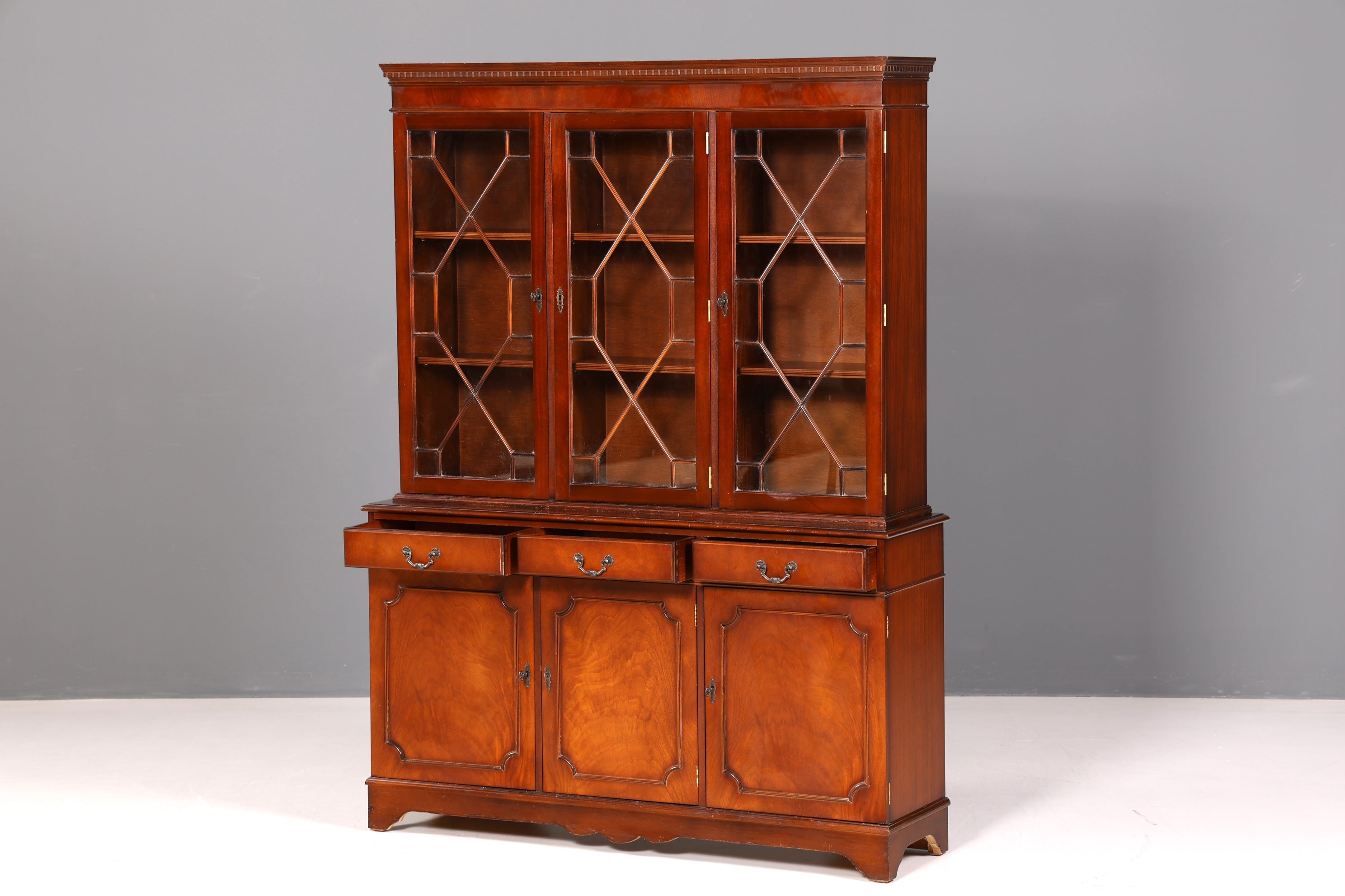 Wunderschöne Englische Vitrine Bibliothek Bücherschrank Buffet Schrank Antik 60s UK
