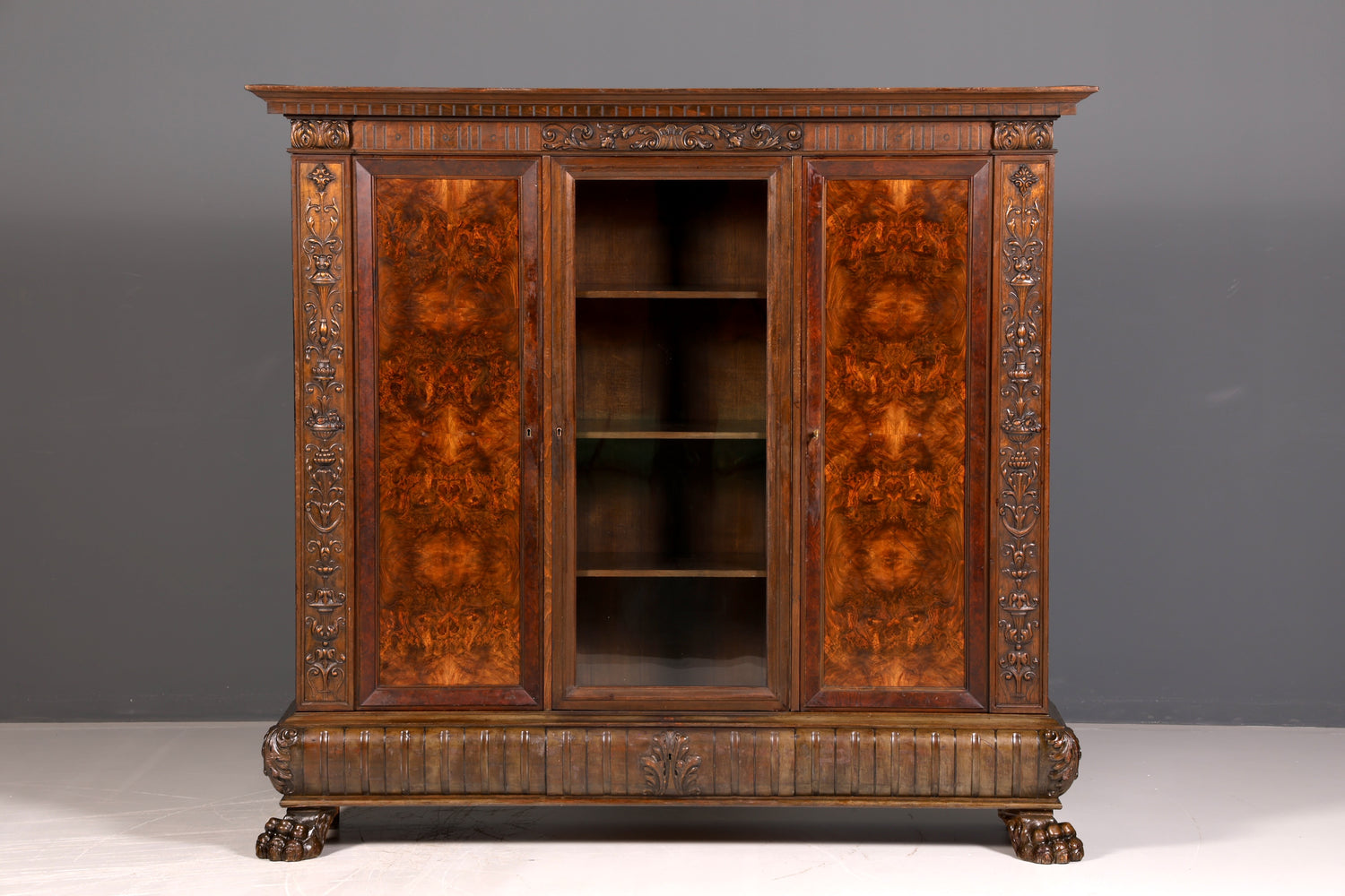 Impressionnante bibliothèque vitrine néo-Renaissance de style Gründerzeit, meuble de bureau, buffet, armoire antique en bois massif
