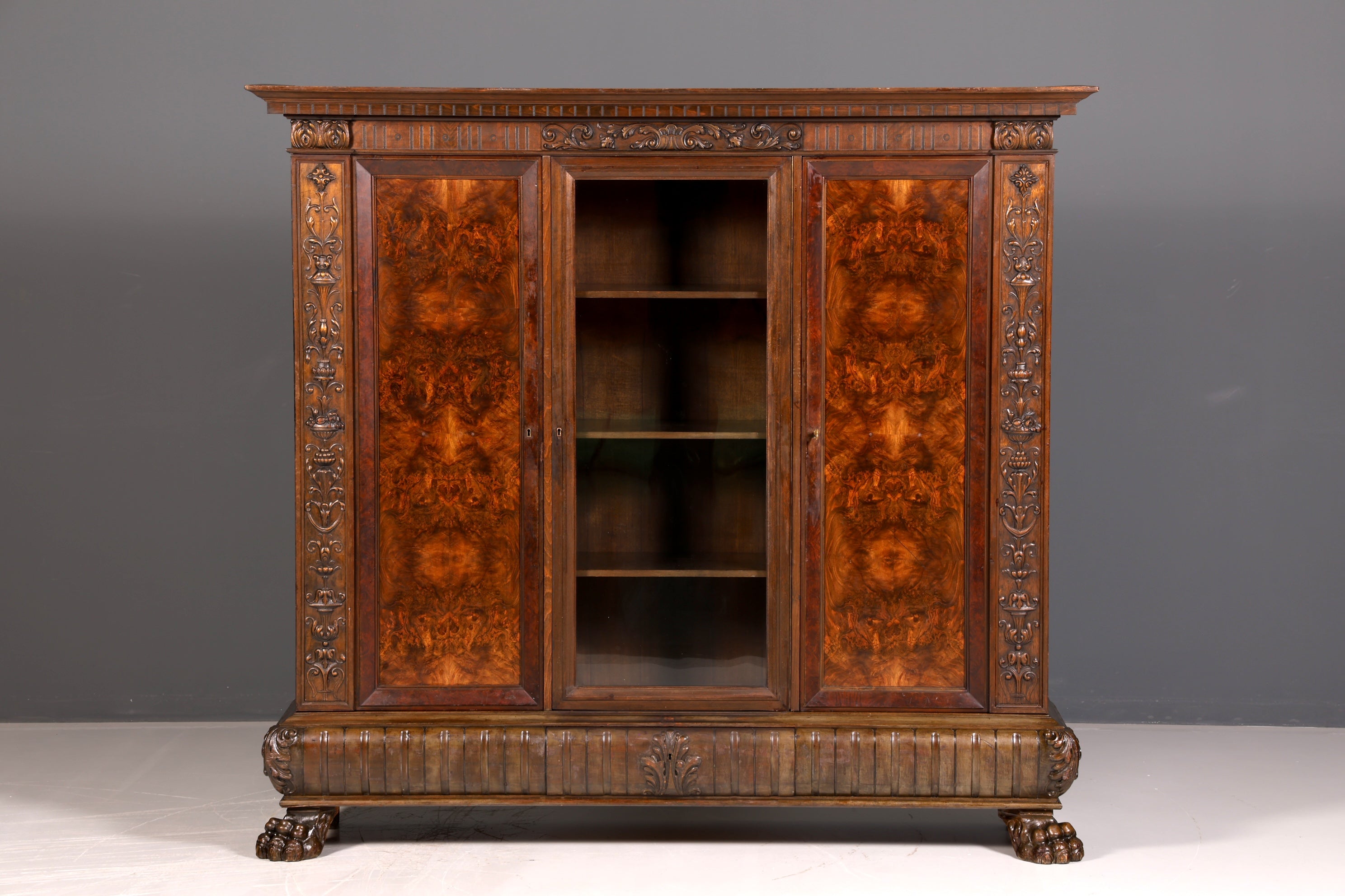 Impressionnante bibliothèque vitrine néo-Renaissance de style Gründerzeit, meuble de bureau, buffet, armoire antique en bois massif