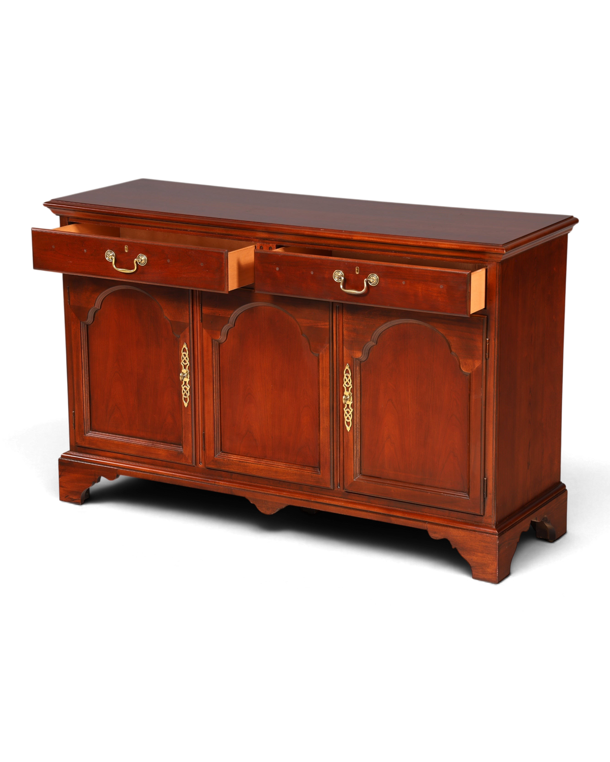 Hauptstadt Möblerei Sideboard aus dunklem Holz mit zwei Schubladen und drei Schranktüren sowie Messingbeschlägen