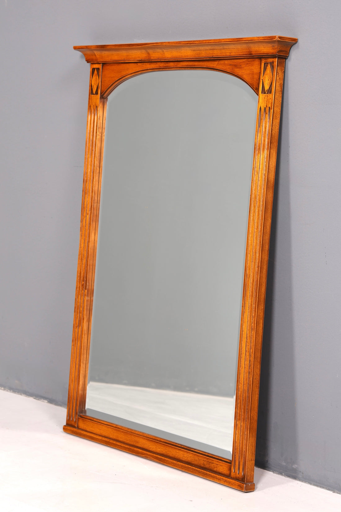 Noble Selva Villa Borghese Mirror Wall Mirror Cherry Wood Faceted Cut Antique Style Hall Mirror Italian Furniture