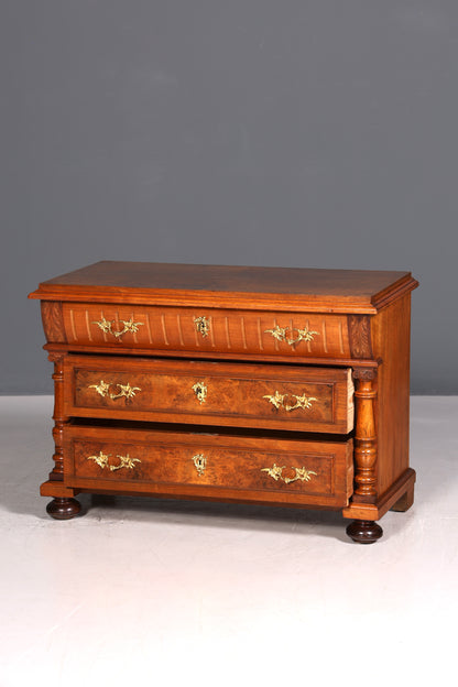 Élégante commode Gründerzeit (fin du XIXe siècle), style Louis Philippe, en noyer, buffet, vers 1880.