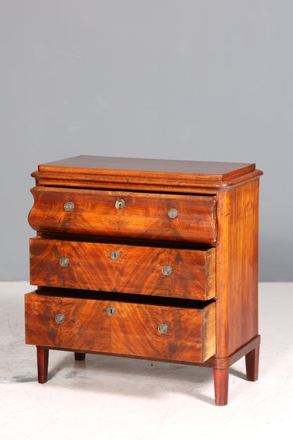 Traumhafte Louis Philippe Kommode Nussbaum Gründerzeit Schubladenkommode um 1890