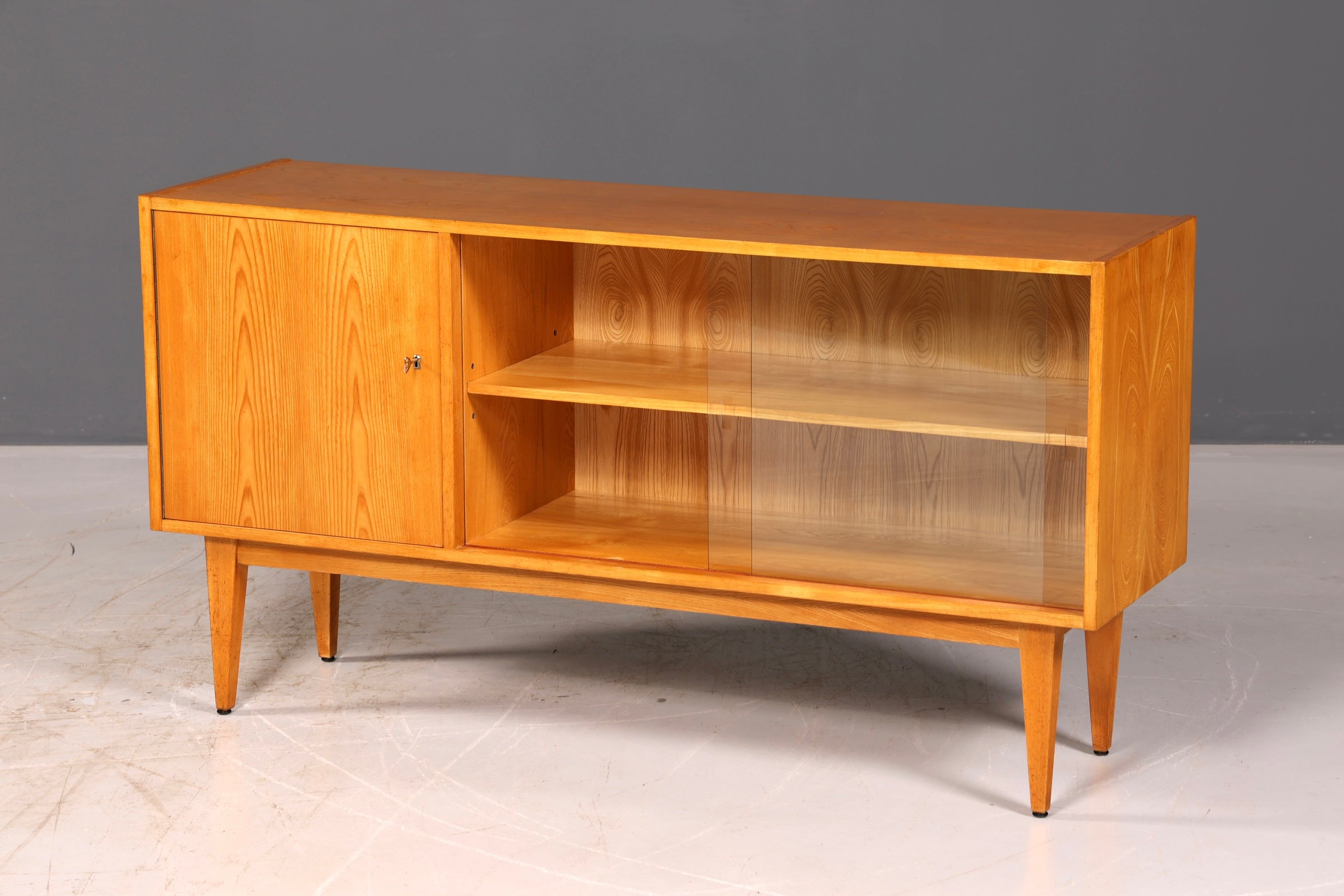 Wunderschönes Original Hellerau Franz Ehrlich Sideboard Modell 602 Mid Century Vitrine Anrichte VEB echt Holz