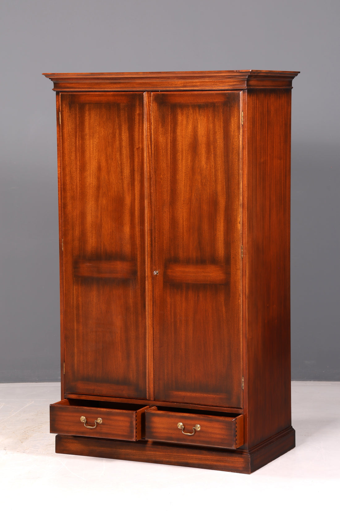 Magnifique armoire anglaise en acajou, armoire d’entrée, armoire à linge, penderie, antique, vintage