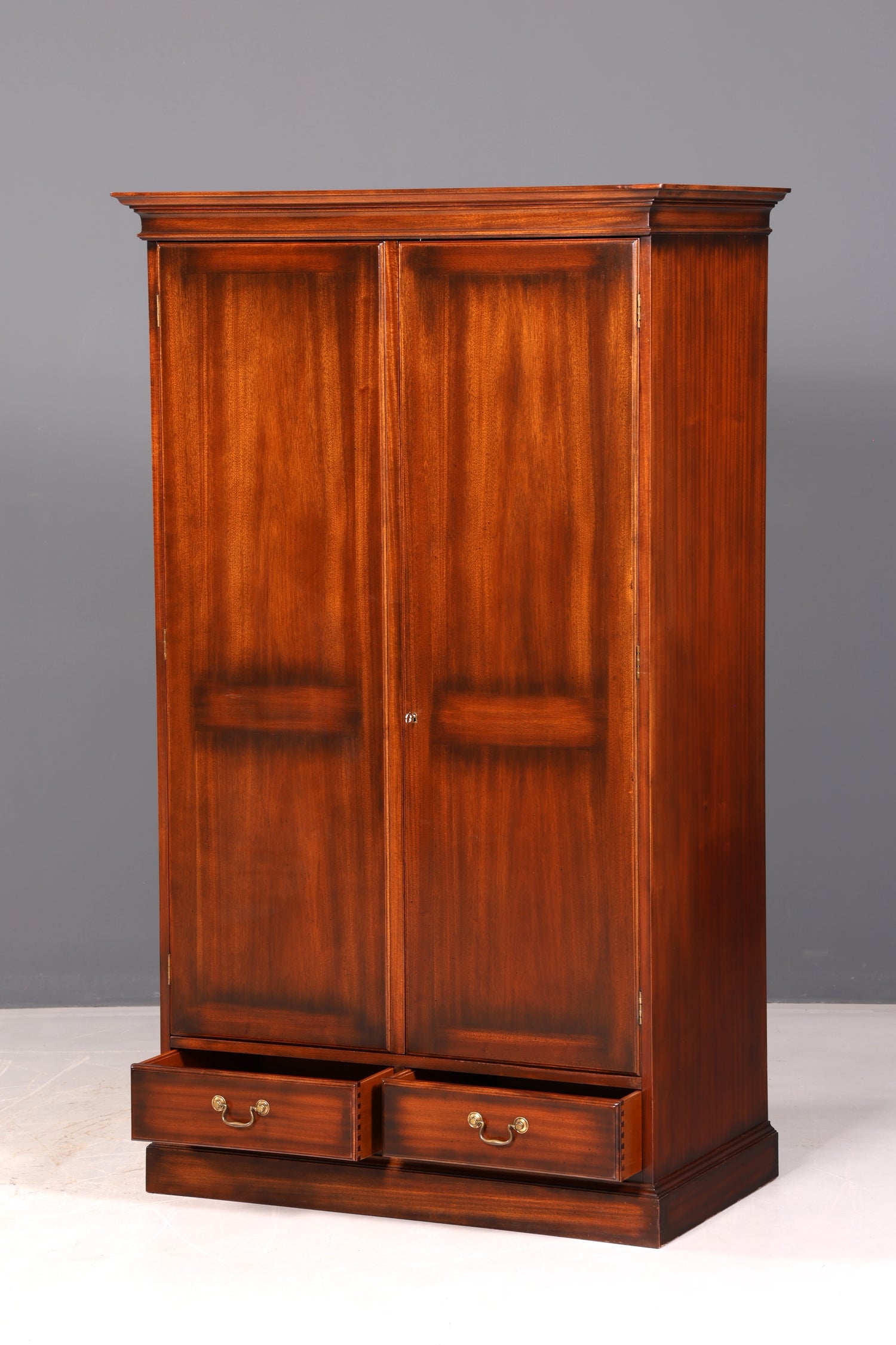 Wunderschöner Englischer Schrank Mahagoni Dielenschrank Wäscheschrank Kleiderschrank Antik Vintage