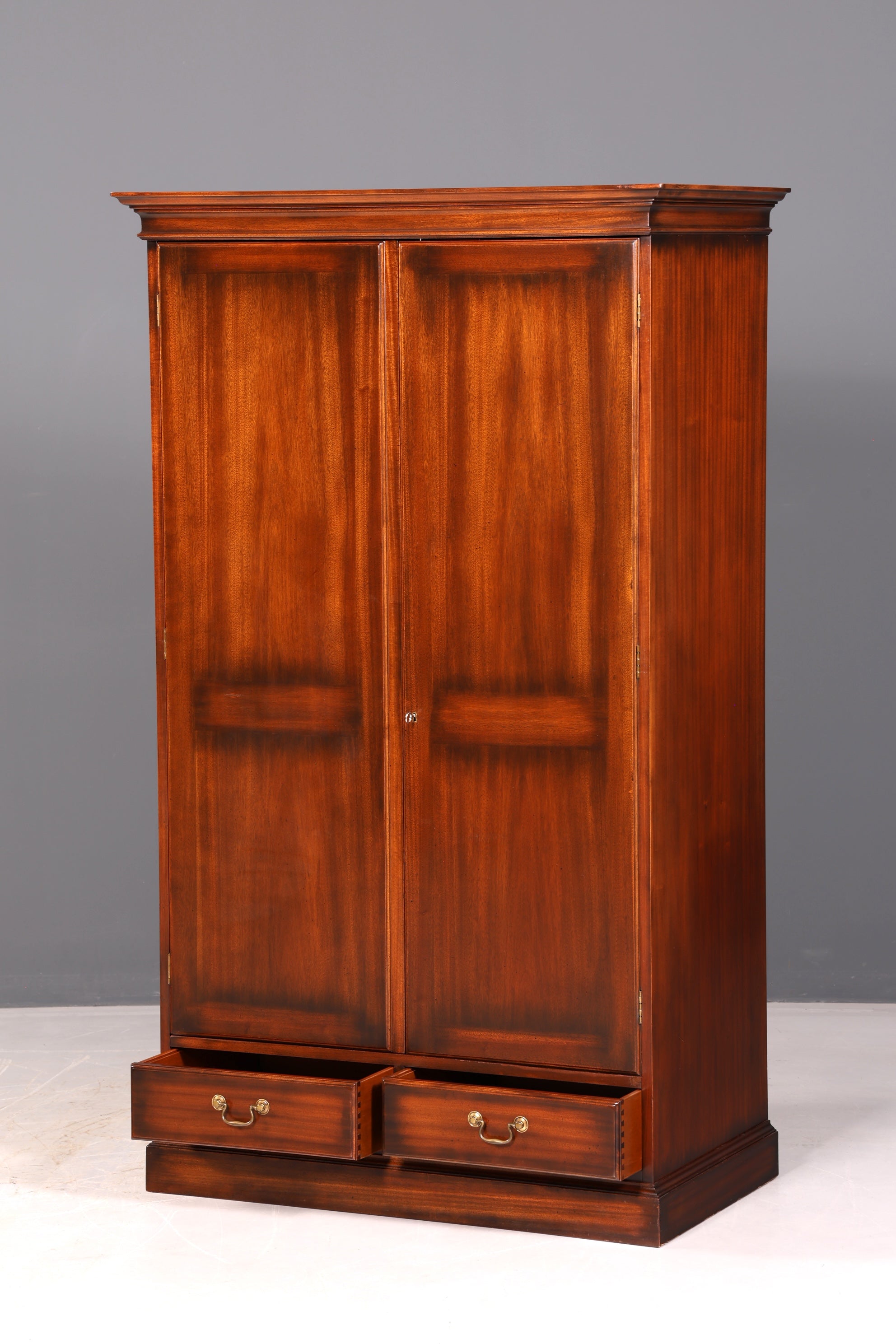 Wunderschöner Englischer Schrank Mahagoni Dielenschrank Wäscheschrank Kleiderschrank Antik Vintage