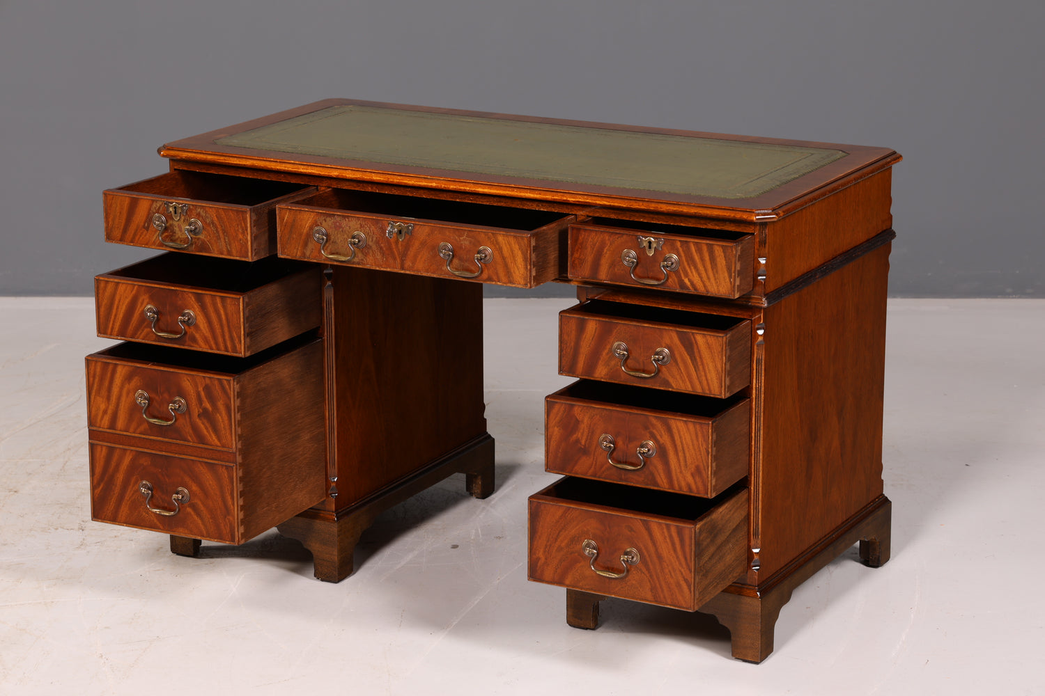 Wunderschöner Englischer Schreibtisch Mahagoni echt Lederauflage Bürotisch Antik Office Desk Vintage