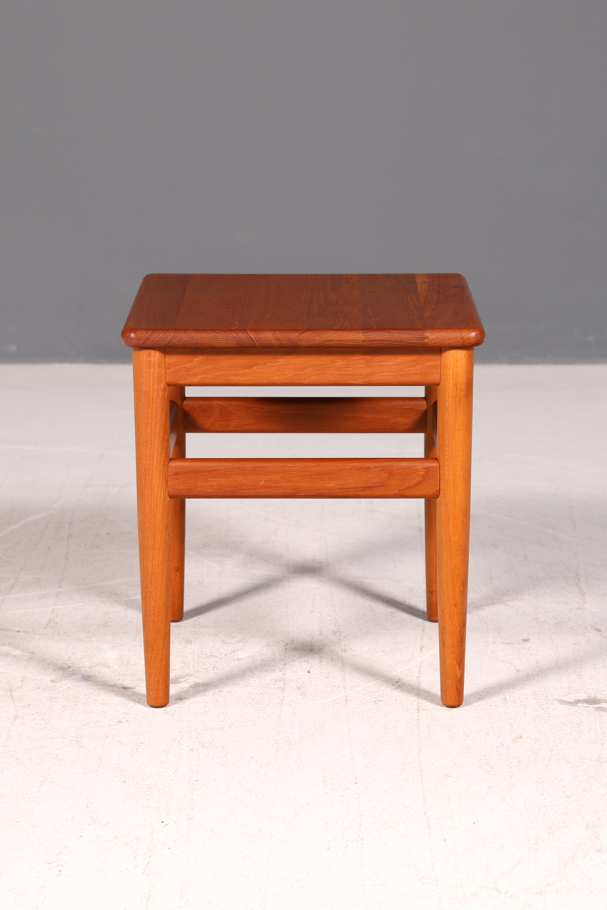 Edler Mid Century Teak Beistelltisch Dänisch Blumenhocker Ablagetisch Vintage 60er Danish Design Tisch 1 von 2
