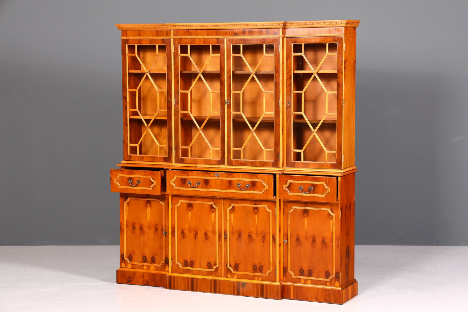 Vitrine anglaise de style onirique, bibliothèque, buffet, style ancien, if anglais, vitrine en verre, bibliothèque