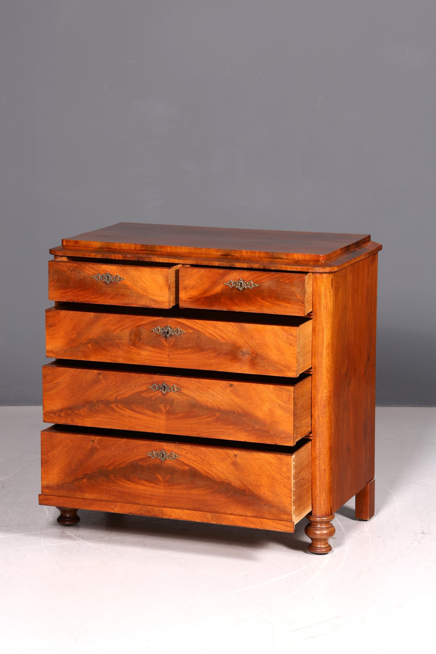Stilvolle Louis Philippe Kommode Nussbaum Gründerzeit Schubladenkommode Antik um 1890 Sideboard