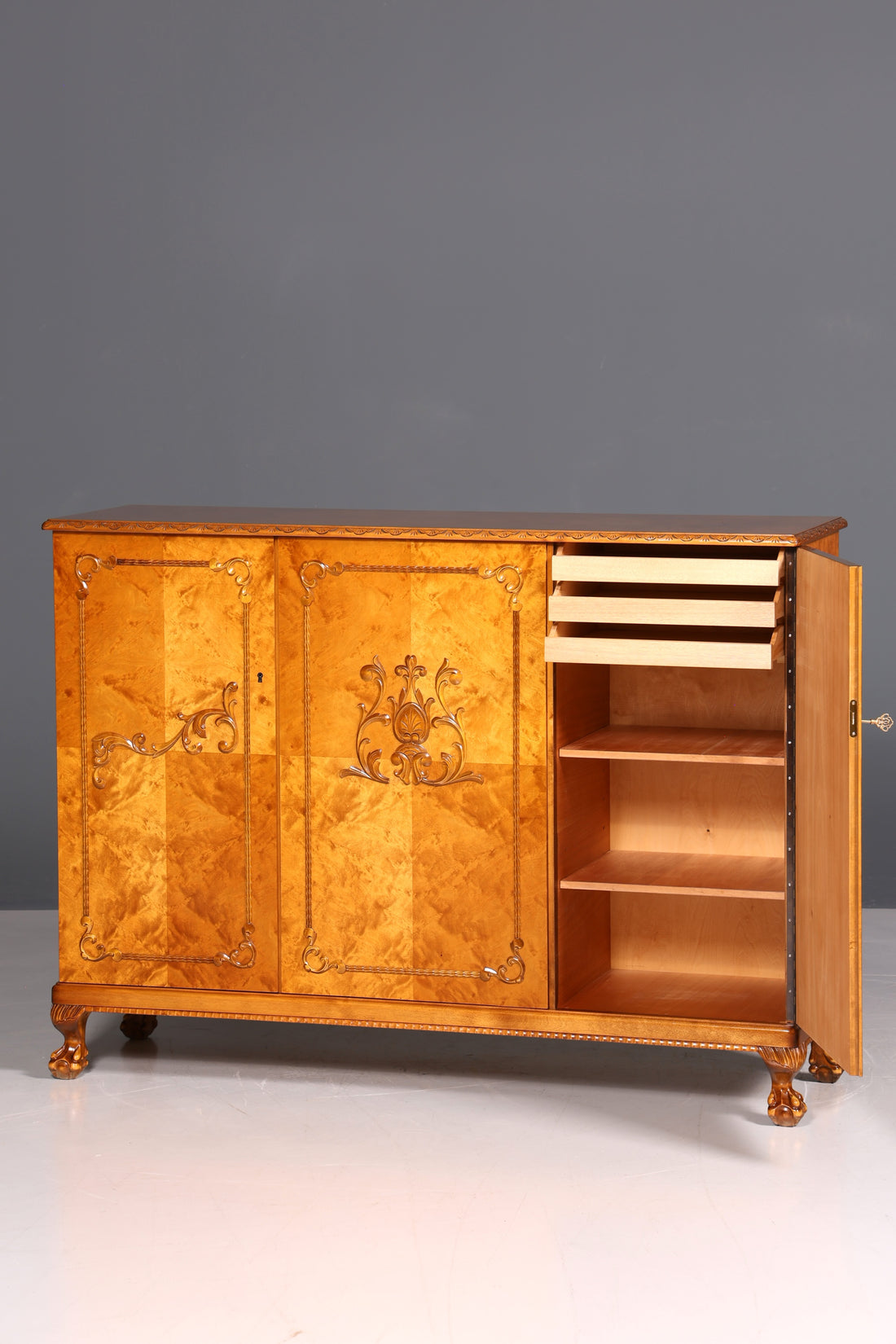 Élégant meuble de style Chippendale, style baroque, vertiko, haut-meuble, antiquité des années 1950/60, commode, classeur, armoire à linge