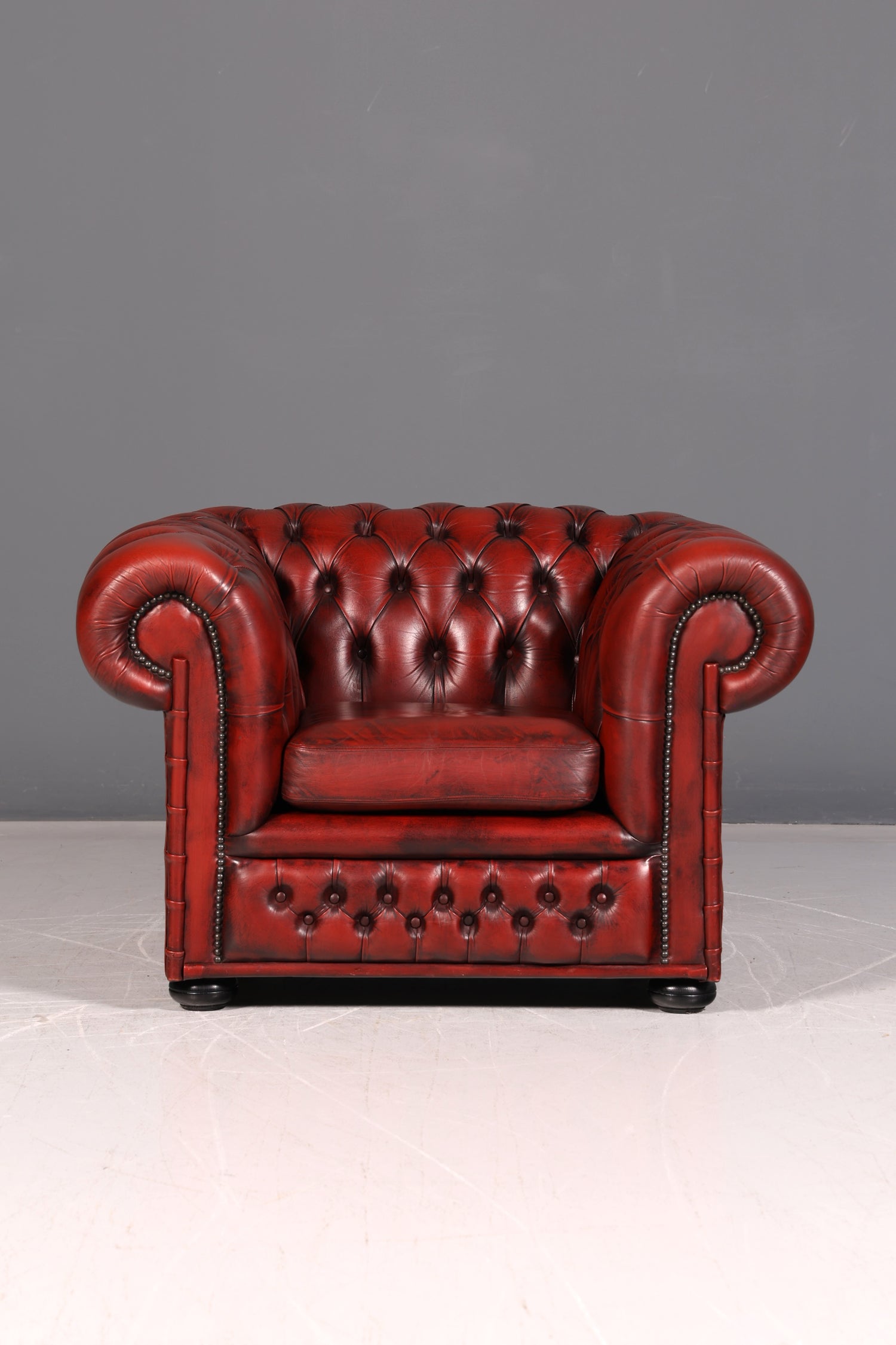 Stilvoller Original Chesterfield Sessel Oxblood Echtleder Englischer Armlehnsessel Herrensessel Antik Ledersessel