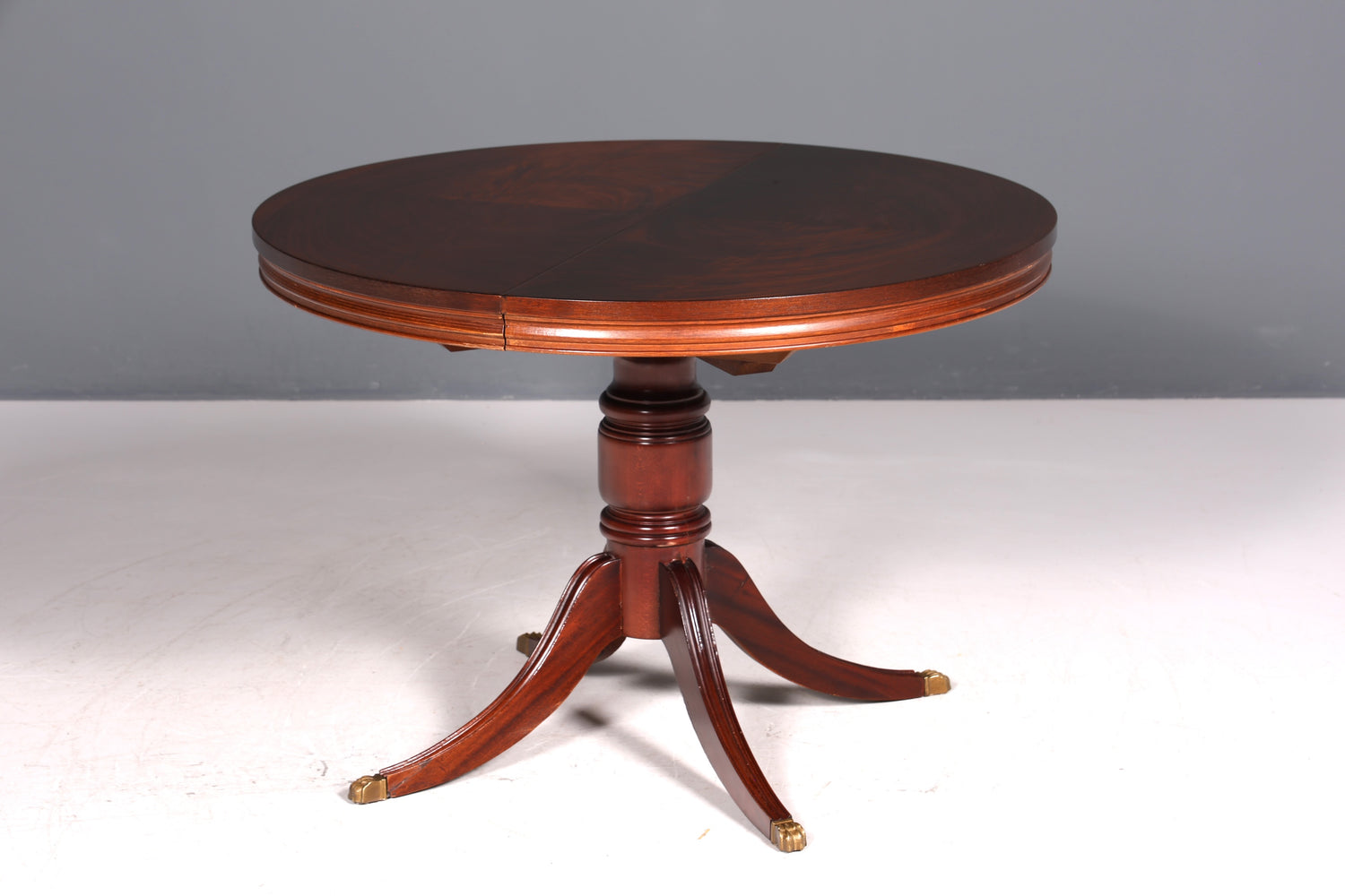 Belle table de salle à manger extensible anglaise, style antique, table de cuisine des années 60