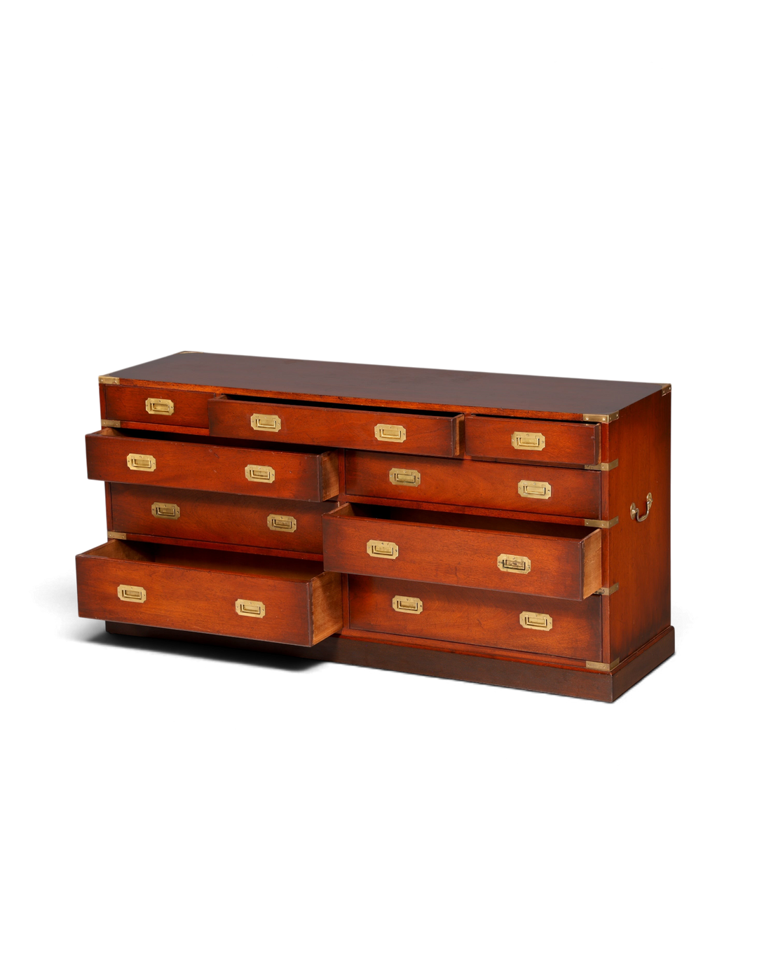 Hauptstadt Möblerei Sideboard im Military Chest Stil aus dunklem Holz mit Messingbeschlägen und vielen Schubladen