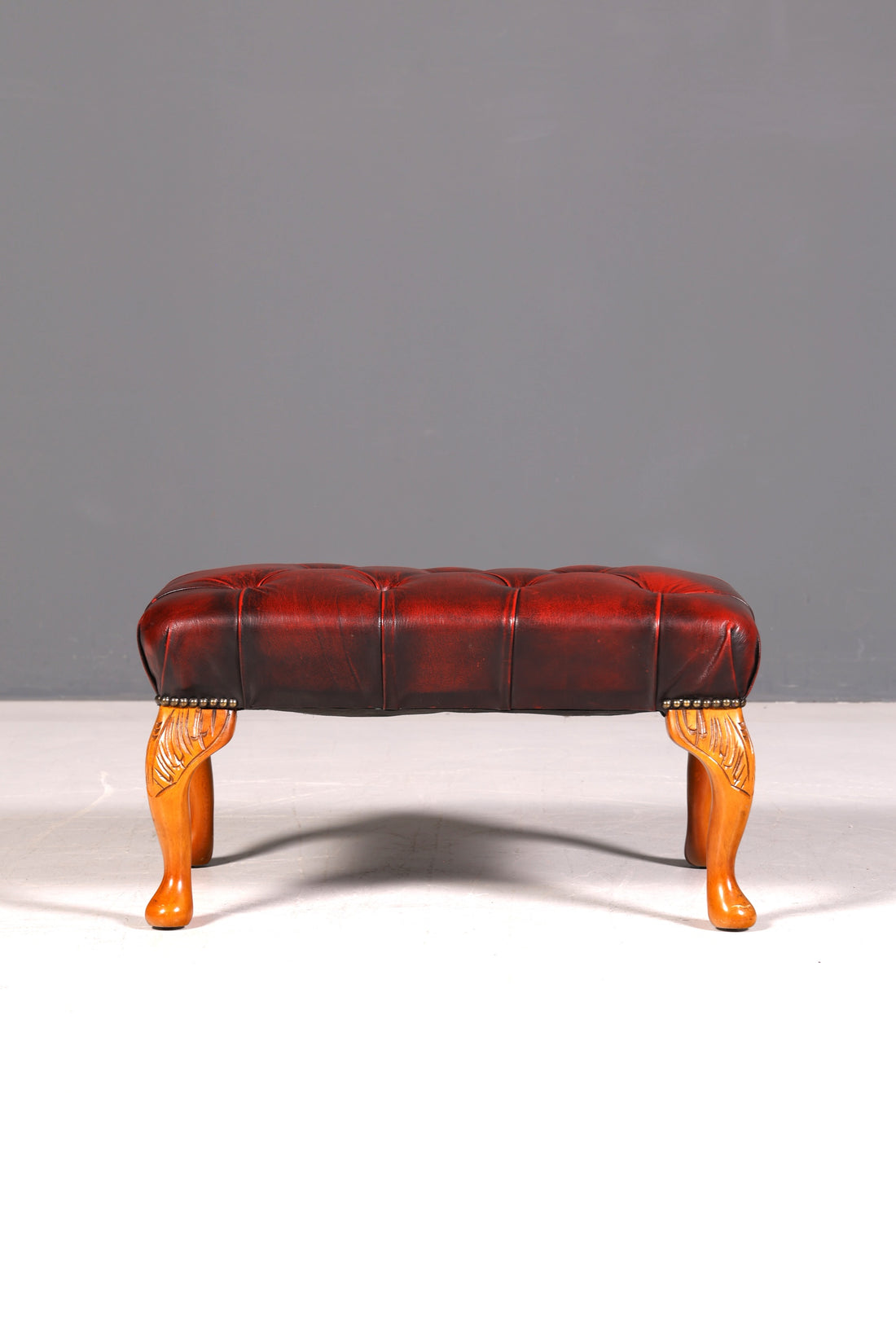 Original Chesterfield Hocker Echt Leder Englischer Fußhocker UK Englisch Oxblood Fußablage Antik