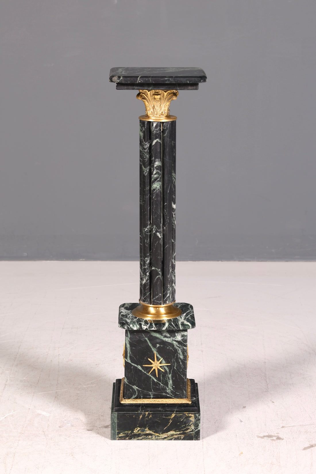 Colonne de style baroque de rêve Louis XV en marbre, colonne à fleurs en pierre naturelle, socle, étagère